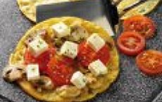 pikanter Pfannkuchen  - mit Feta, Tomaten und Champignons