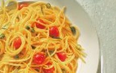 Spaghetti mit Kirschtomaten - mit Knoblauch und Chilischote verfeinert