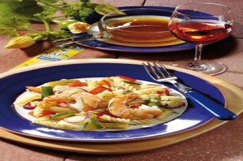 Warmer Nudelsalat mit Garnelen und Balsamicodressing - fr 4 Personen