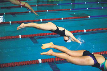 Schwimmen und Radfahren helfen bei Arthrose - Sport stärkt Muskeln und Bänder