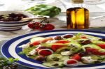 Griechischer Salat mit Kapern - für 4 Personen